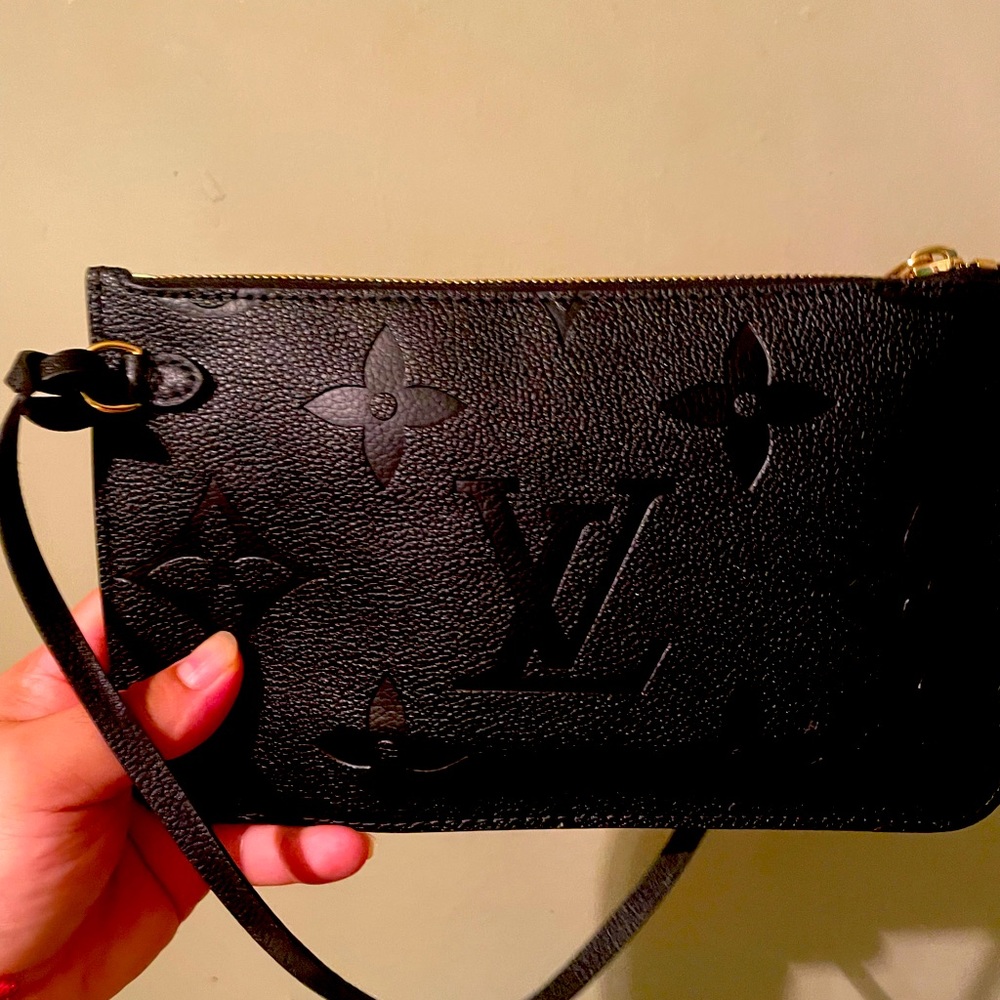 Nice shoulder Louis Vuitton bag almost new .